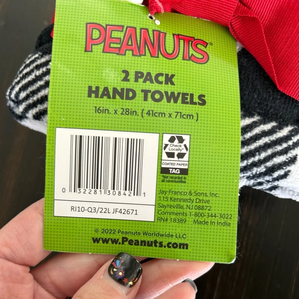 NWT Peanuts Santa Hat Snoopy 2 piece hand towel set Christmas Holiday Plaid